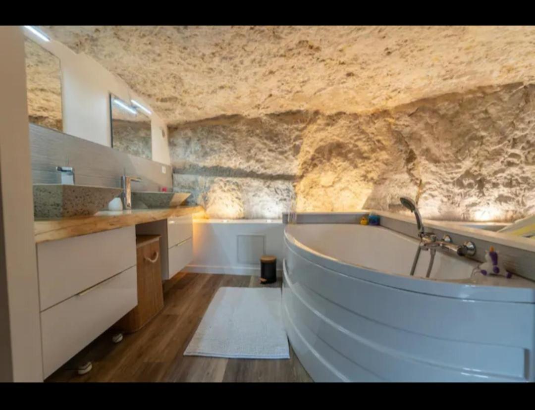 Maison Troglodyte Poitiers Bagian luar foto